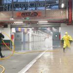 Tareas de desinfección de la UME en Mercabarna