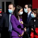 La ministra de Igualdad, Irene Montero, y la portavoz del PSOE, Adriana Lastra, durante el 1-O