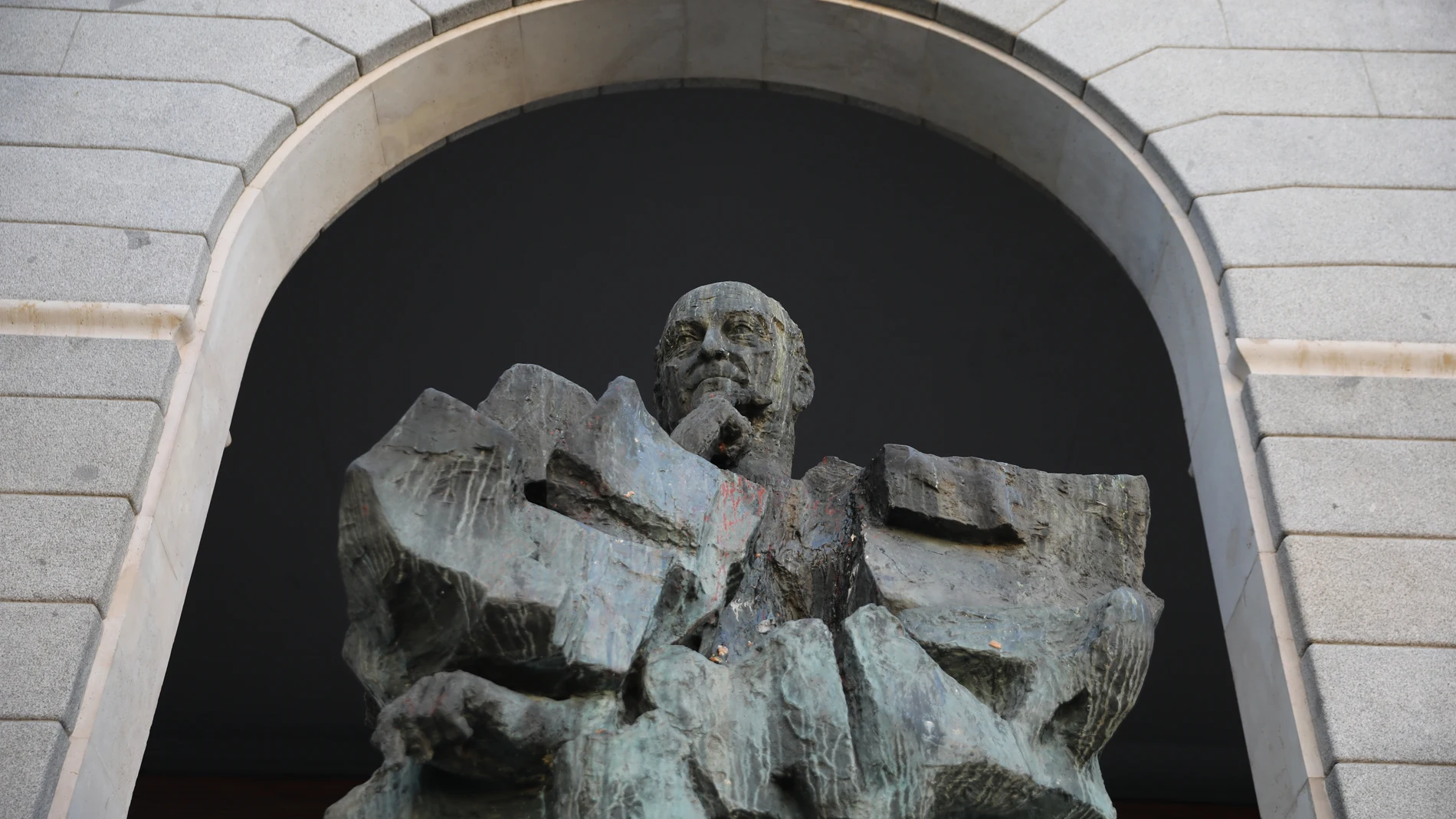 Estatua de Francisco Largo Caballero en Nuevos Ministerios