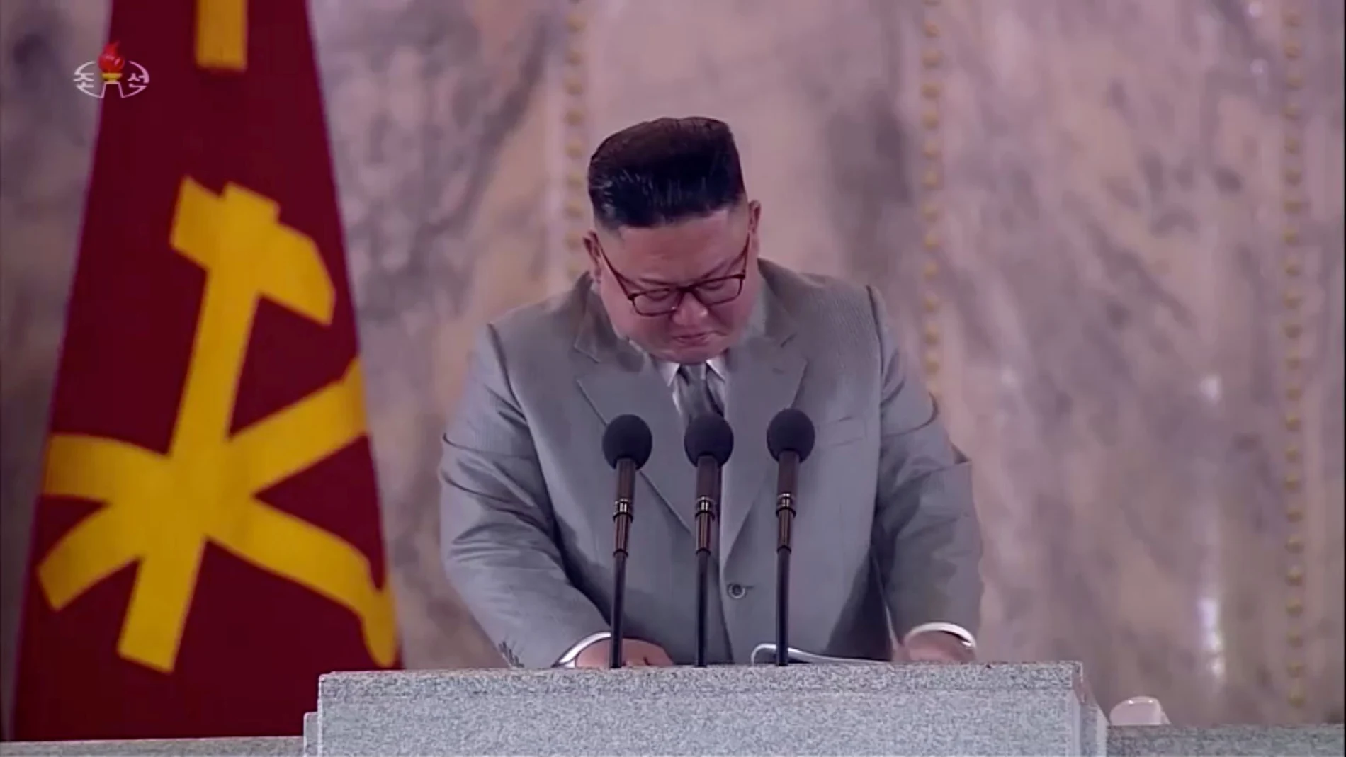 El dictador norcoreano, Kim Jong Un, durante su discurso durante el desfile militar