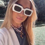 Mariana luce el collar del momento en Instagram.