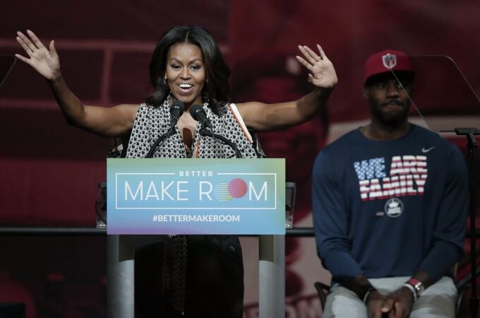 LeBron James, en un acto en Ohio con Michelle Obama