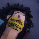 Imagen de la mascarilla que le han colocado al famoso Gulliver del parque valenciano