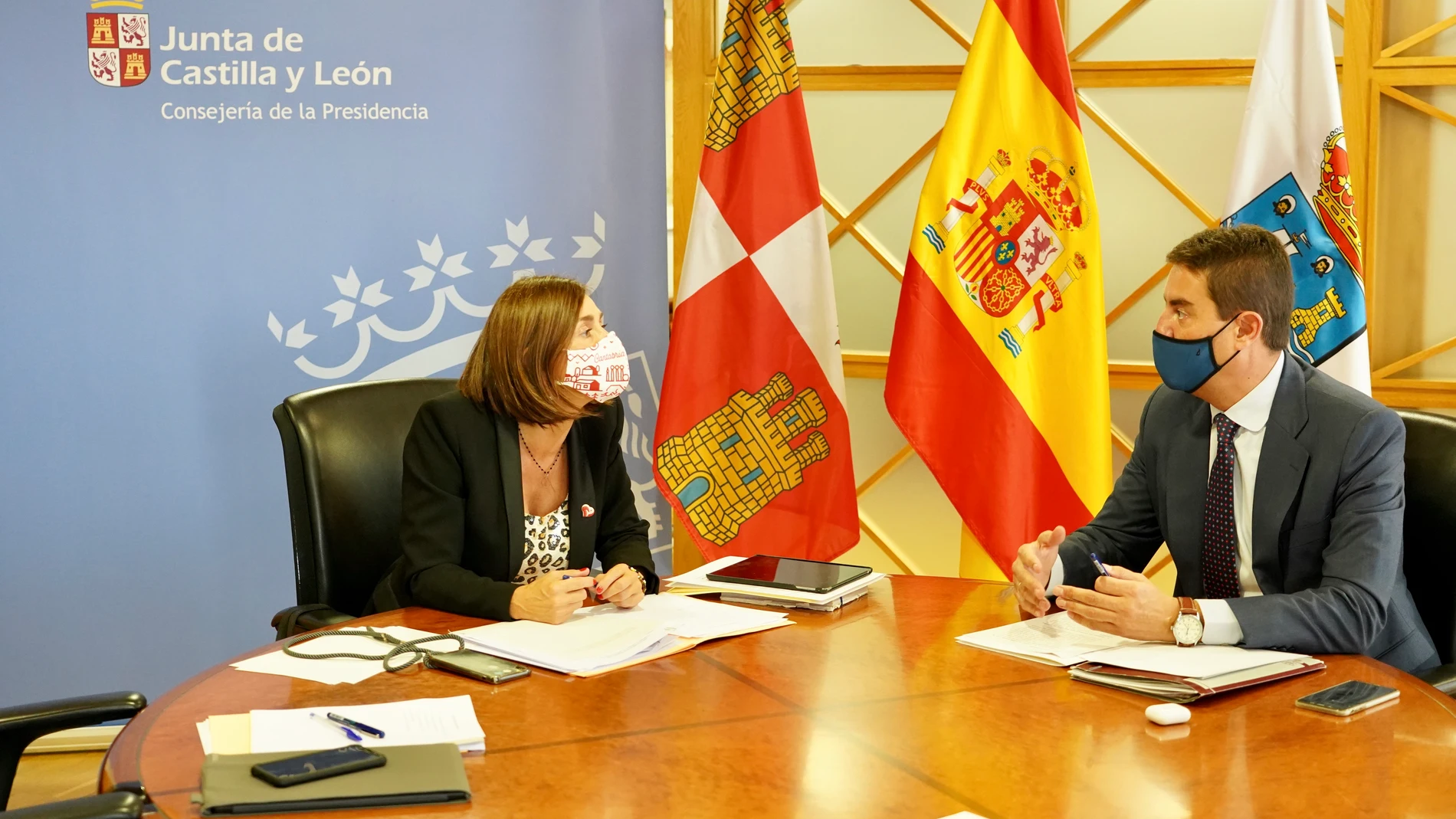 Los consejeros de la Presidencia de Castilla y León y Cantabria, Ángel Ibáñez y Paula Fernández, se reúnen en Valladolid
