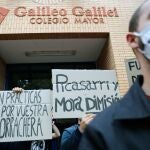 La organización "Estudiantes en lucha" celebró una concentración en octubre frente al colegio mayor Galileo Galilei de València, por la primera fiesta que se organizó