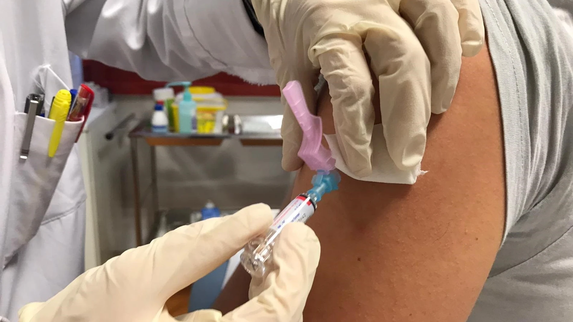 Imagen de archivo de una vacunación de la gripe