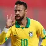 Neymar marcó tres de los goles de Brasil contra Perú.