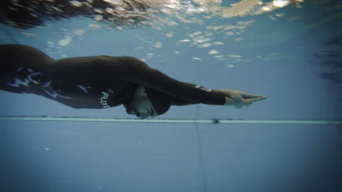 Rubén Aparisi, en pleno esfuerzo en la piscina
