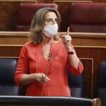 La vicepresidenta cuarta del Gobierno, Teresa Ribera, interviene durante una sesión de control al Gobierno en el Congreso