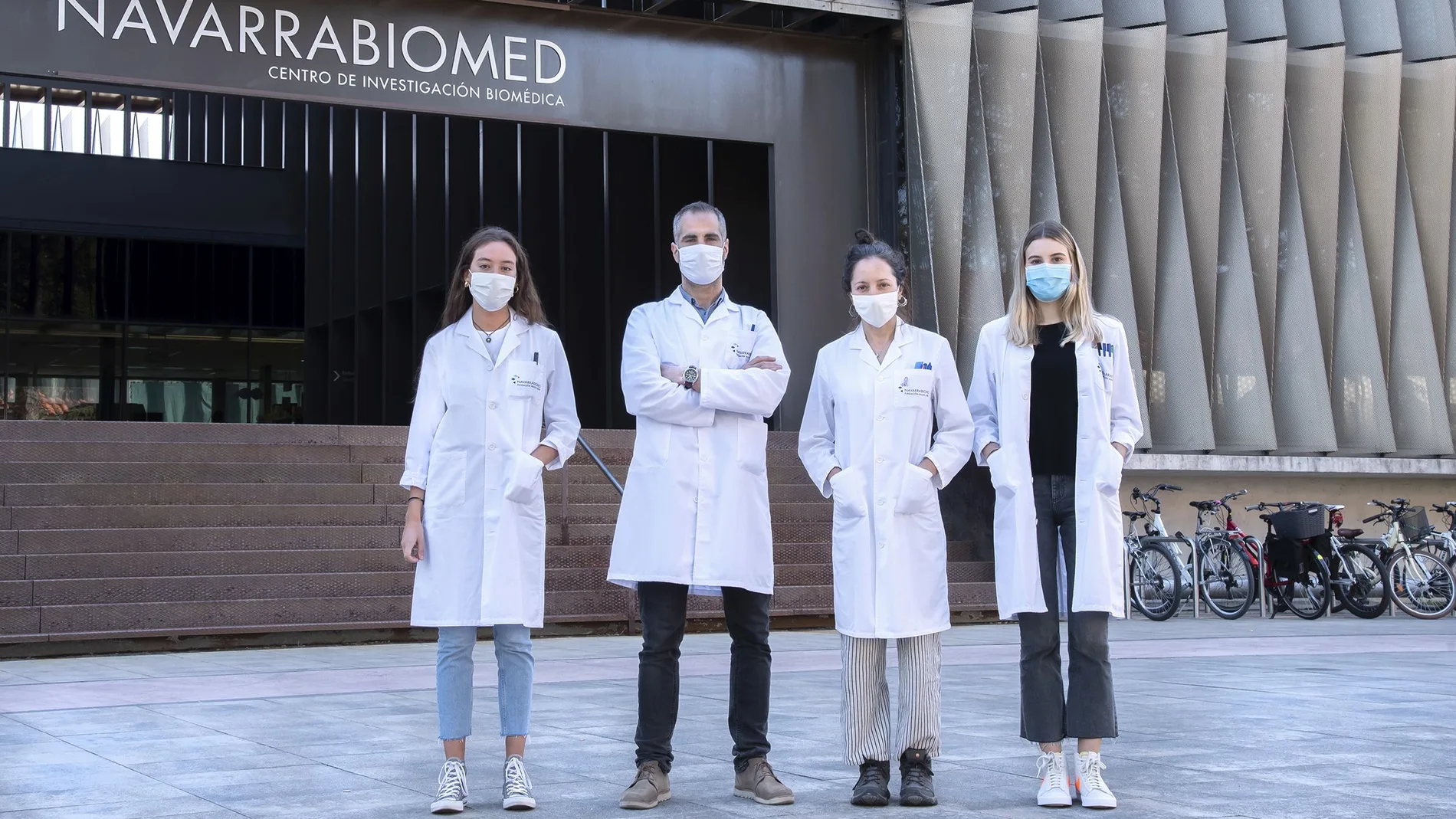 Equipo de la Unidad de Cristalografía de Proteínas de Navarrabiomed. De izda. a dcha.: Ane Ochoa Echevarría, Jacinto López Sagaseta, Gilda Dichiara Rodríguez y Elena Erausquin Arrondo