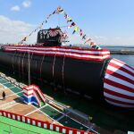 El nuevo submarino Taigei atracado en un muelle del puerto de Kobe (Japón)