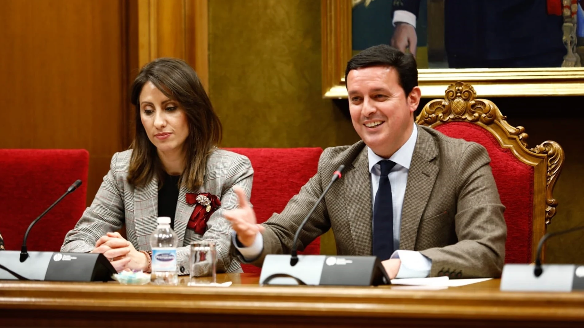 La diputada provincial de Igualdad, Carmen Belén López, junto al presidente de la Diputación de Almería, Javier A. García, en una imagen de archivo