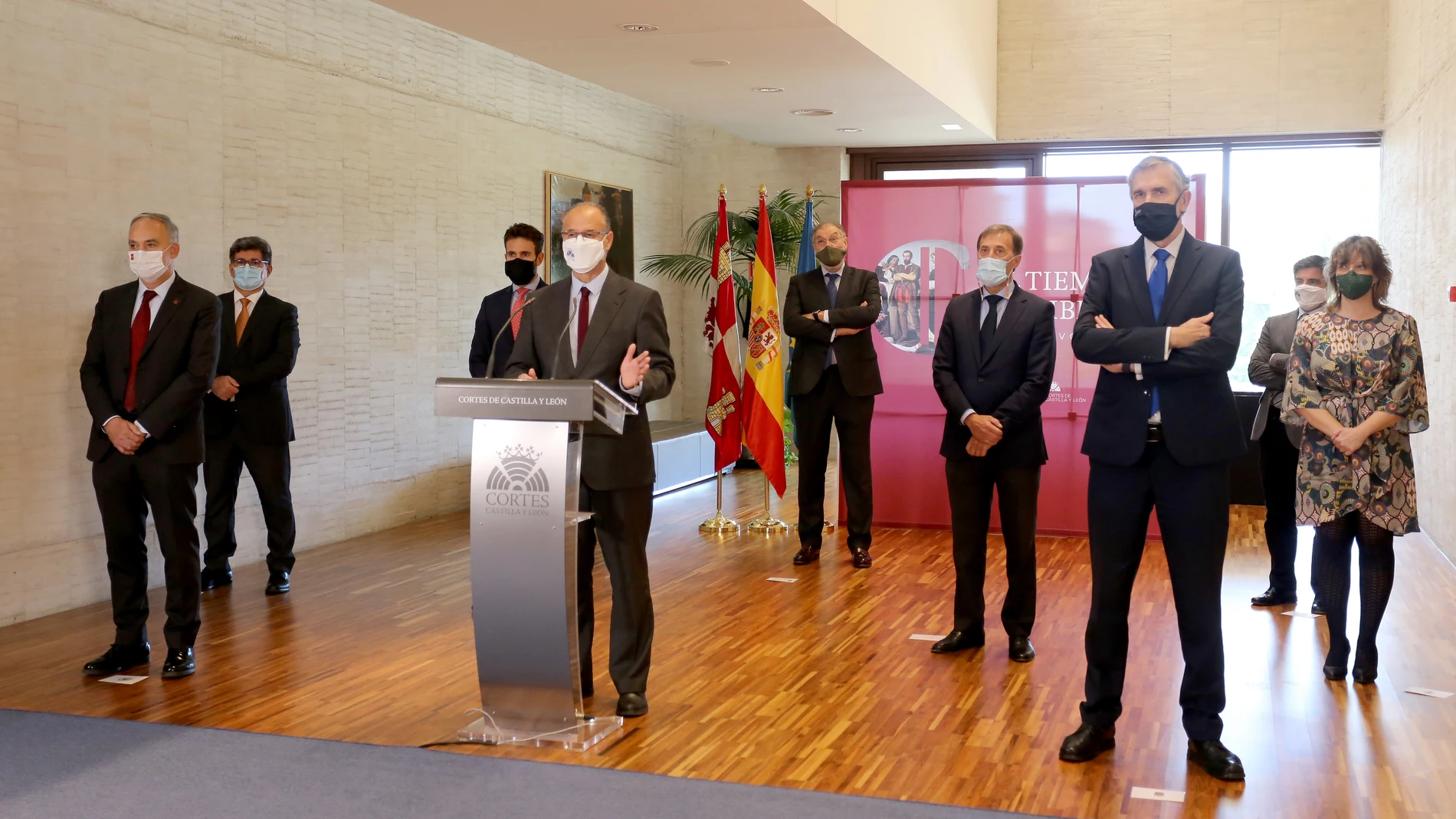 El presidente de las Cortes y de la Fundación Castilla y León, Luis Fuentes, explica los temas analizados con los rectores de las universidades