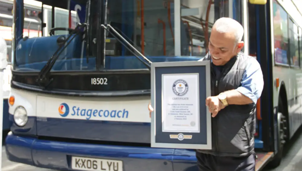 El conductor de autobús más bajo del mundo