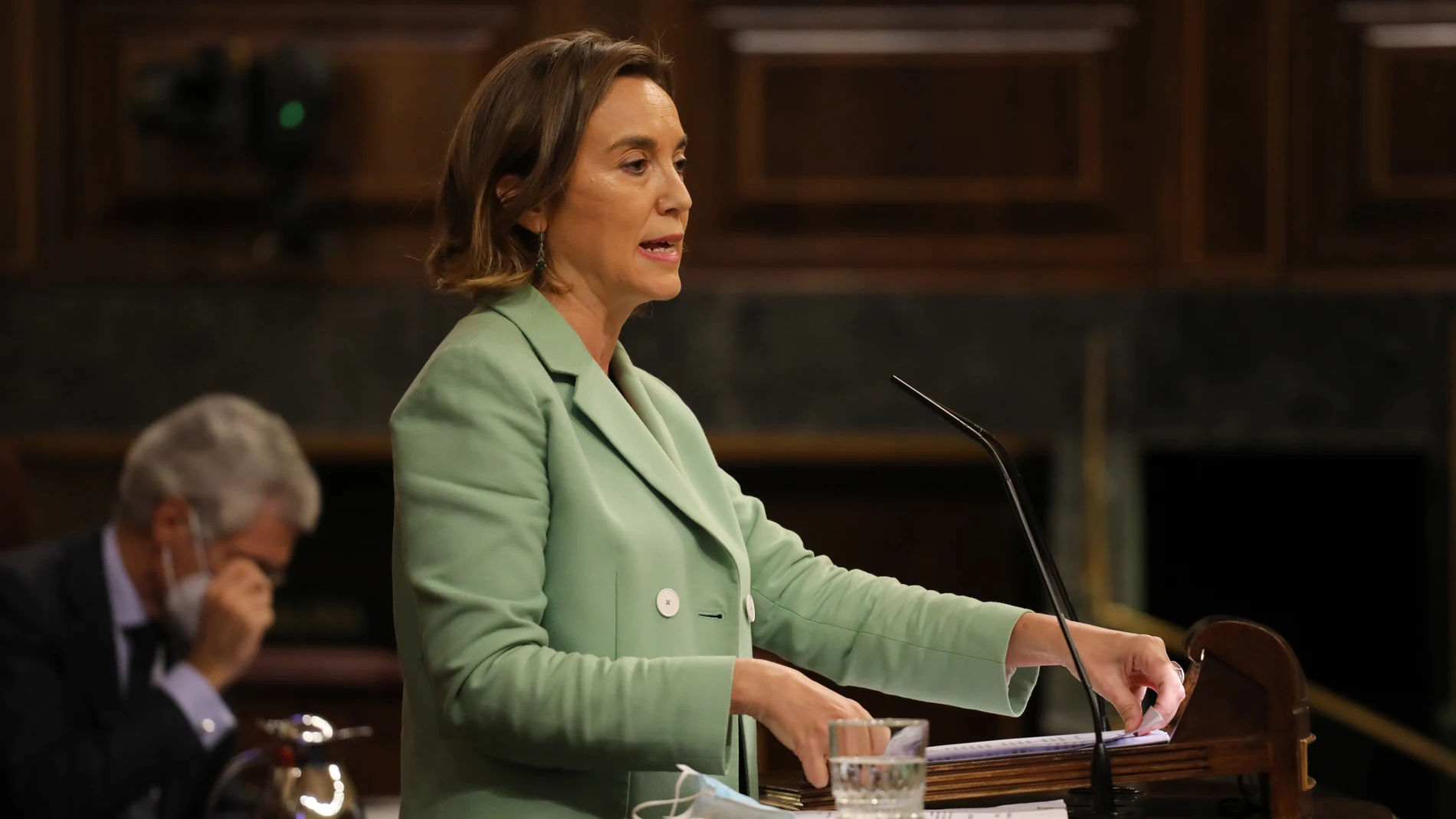 La portavoz del PP, Cuca Gamarra, interviene en el pleno celebrado este jueves en el Congreso tras la comparecencia del ministro de Sanidad, Salvador Illa, para informar acerca de la declaración del estado de alarma en Madrid.