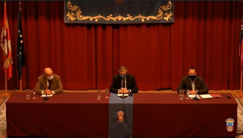 Francisco Igea, vicepresidente de la Junta, Manuel Pérez, Rector de la UBU, y Santiago Bello, Decano de la Facultad de Derecho.UBU15/10/2020