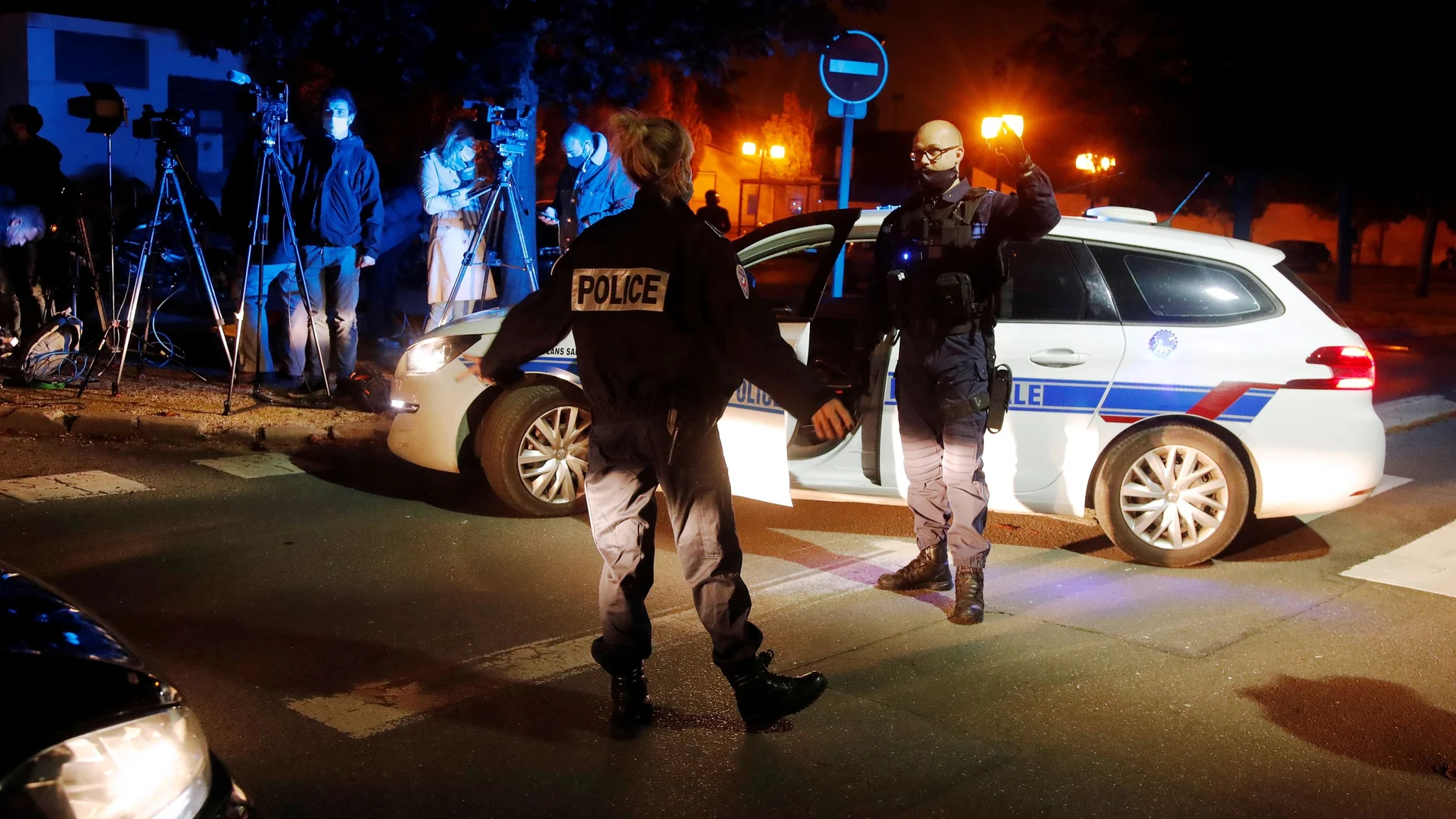 Agentes de Policía en el suburbio de Conflans St Honorine, donde tuvo lugar el ataque