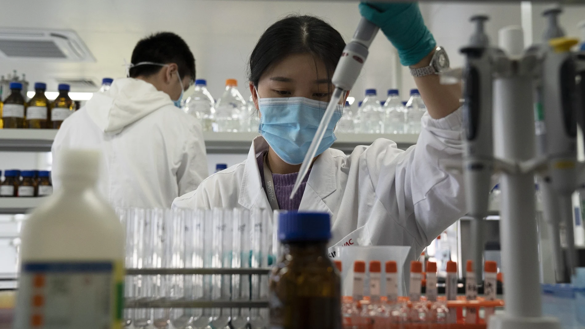 La candidata a vacuna china está basada en el virus SARS-CoV-2 completo inactivado