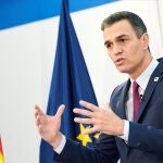El presidente del Gobierno español, Pedro Sánchez, da una rueda de prensa en el ámbito de la segunda jornada de la cumbre de los jefes de Estado y Gobierno de la Unión Europea.