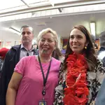 La &quot;premier&quot; neozelandesa, la laborista Jacinda Ardern, se reúne con simpatizantes en el cierre de campaña en Auckland