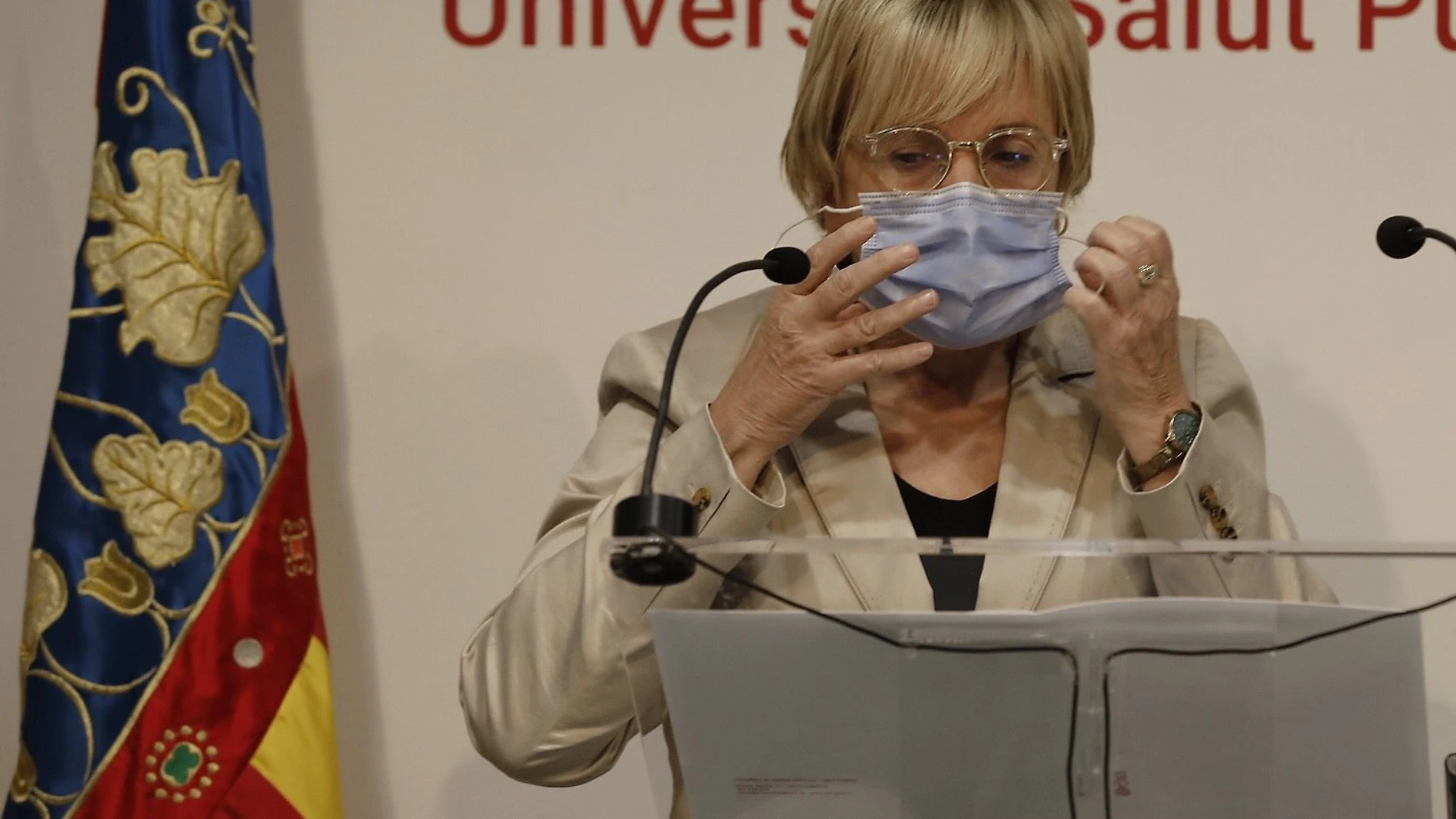La consellera de Sanidad, Ana Barceló, durante una de sus ruedas de prensa