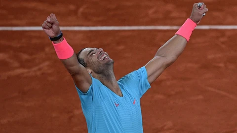 Nadal celebra la conquista de su decimotercer Roland Garros
