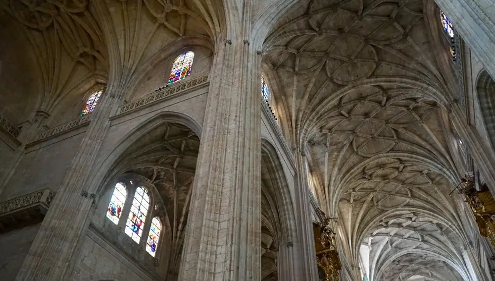 Las bóvedas de la catedral de Segovia tienen una altura de 33 metros.