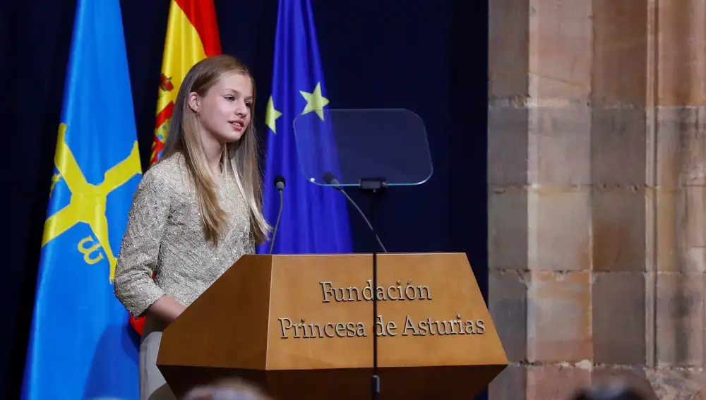 GRAF1966. OVIEDO, 16/10/2020.- La princesa Leonor pronuncia un discurso durante la ceremonia de entrega de los Premios Princesa de Asturias celebrados este viernes en Oviedo. EFE/Ballesteros POOL