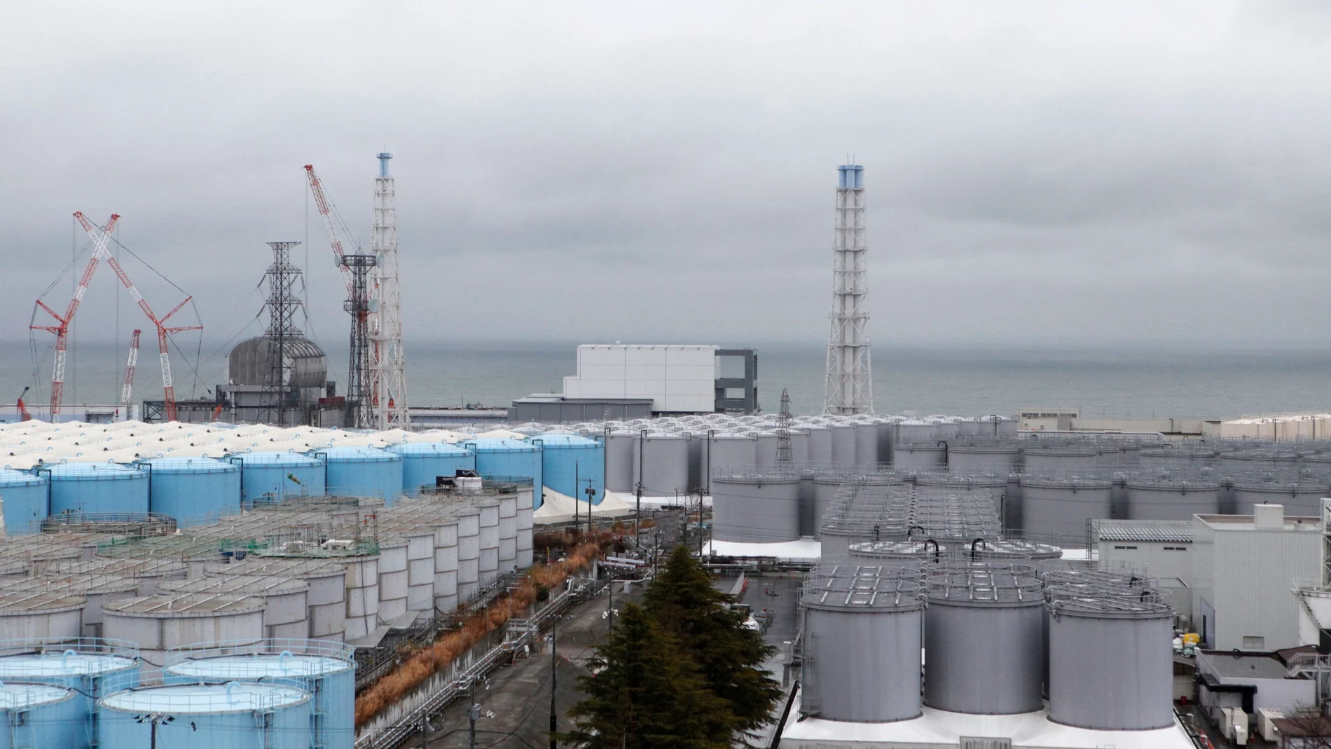 Tanques de almacenamiento de agua radiactiva en la planta de Fukushima