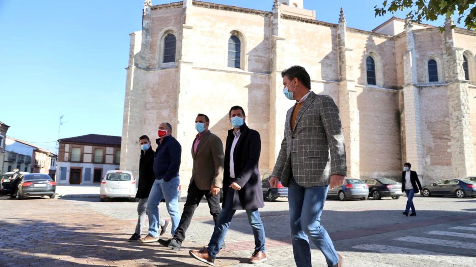 El secretario general del PSOE de Castilla y León, Luis Tudanca, visita la localidad segoviana de Coca