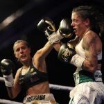 Joana Pastrana golpea en el rostro a Katy Díaz