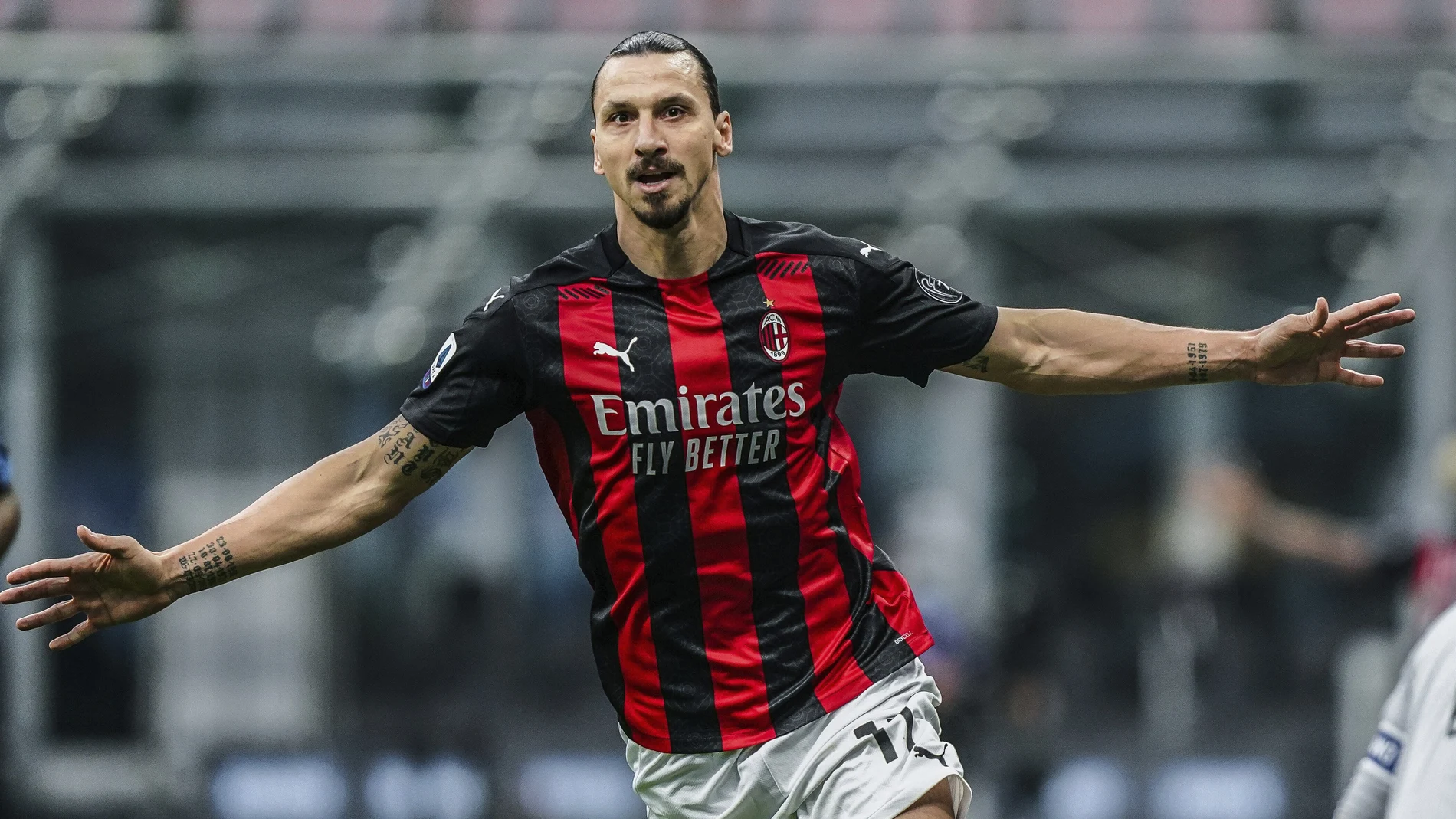 Zlatan Ibrahimovic juega ahora en el AC Milan