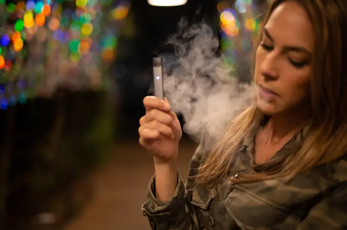 Los cigarrillos electrónicos ayudan a las fumadoras embarazadas a dejar de fumar sin riesgo