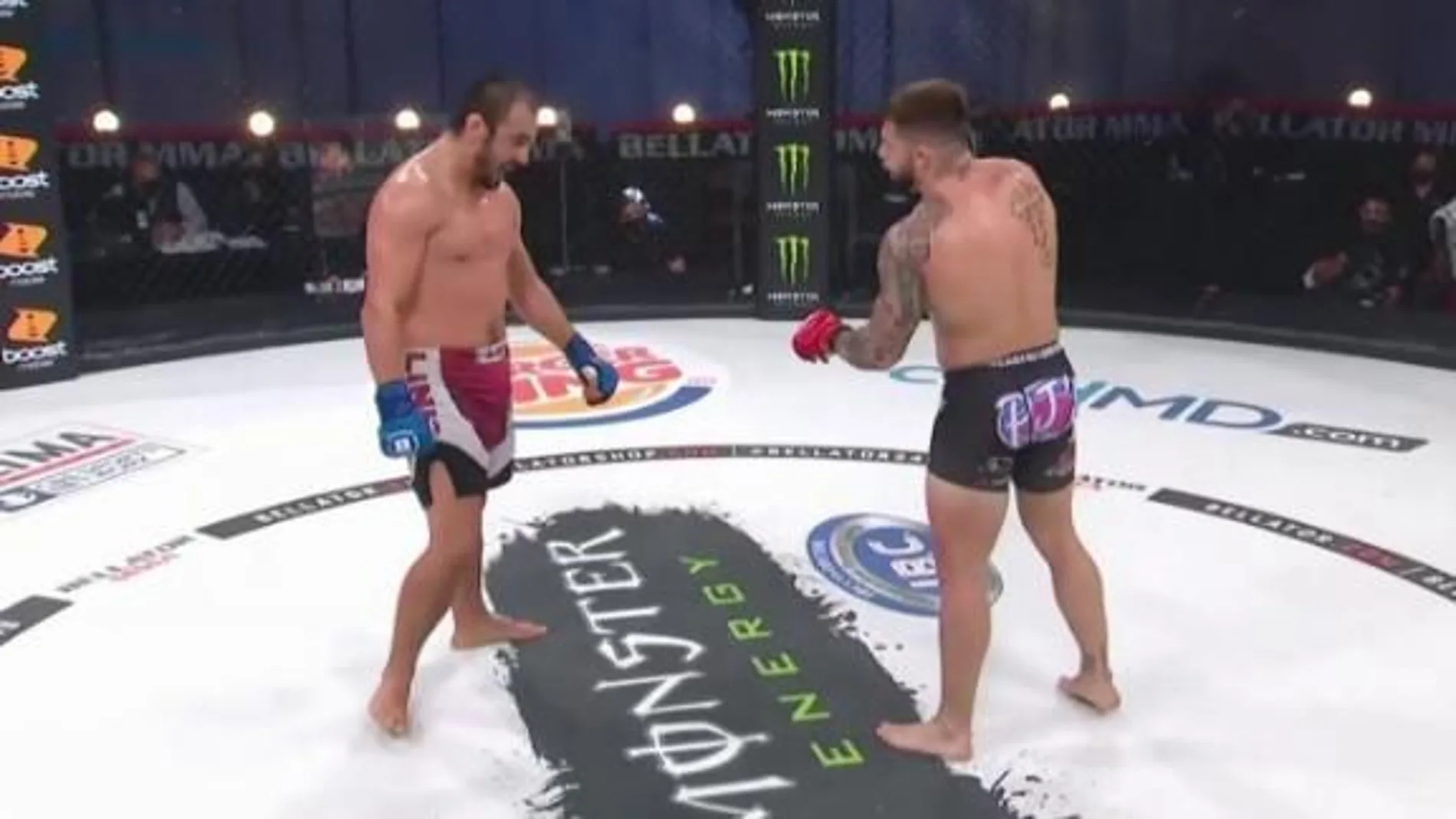 Un momento de la pelea entre Kemran Lachinov y Kyle Crutchmer