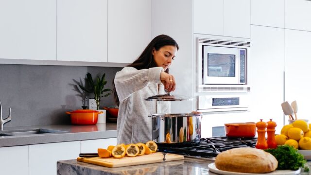 ¿Cuáles son las consecuencias de cenar tarde? ¿Es malo cenar tarde?