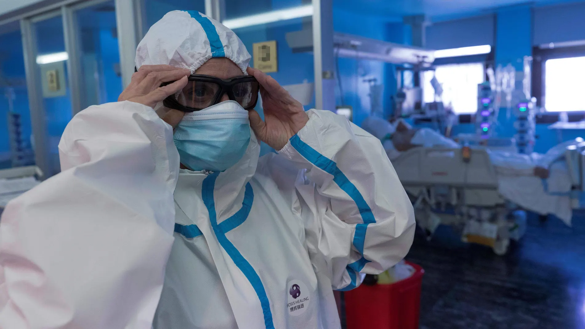 Sanitarios en la UCI del Hospital Morales Meseguer, de Murcia
