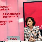 La vicepresidenta primera del Gobierno, Carmen Calvo, ha asegurado que siente "una vergüenza enorme" porque el líder del PP, Pablo Casado, viaje a Europa "solo para hacer antiEspaña, antipatria" al referirse a su viaje a Bruselas para pedir que la UE evalúe la reforma del poder judicial. "No le escuchamos nunca decir nada en favor de su país", ha reprochado Calvo durante un desayuno del PSOE de Castilla La Mancha al referirse a la polémica reforma del Consejo General del Poder Judicial que ha planteado el Ejecutivo esta semana.