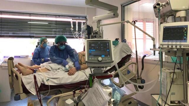 Equipo de la UCI del Hospital Río Hortega de Valladolid