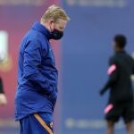 Ronald Koeman, en el último entrenamiento del Barcelona