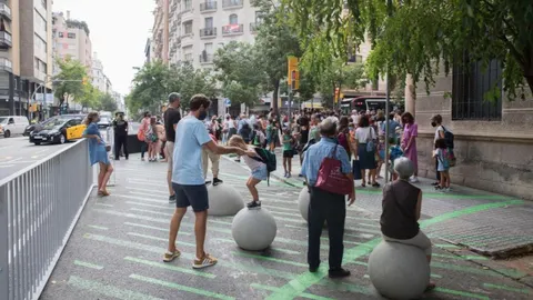 El estudio sugiere la necesidad de desarrollar políticas relativas al ruido del tráfico en las escuelas que tengan en cuenta las características de este ruido más que la media de decibelios