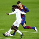 La jugada del penalti de Piqué y Nguen