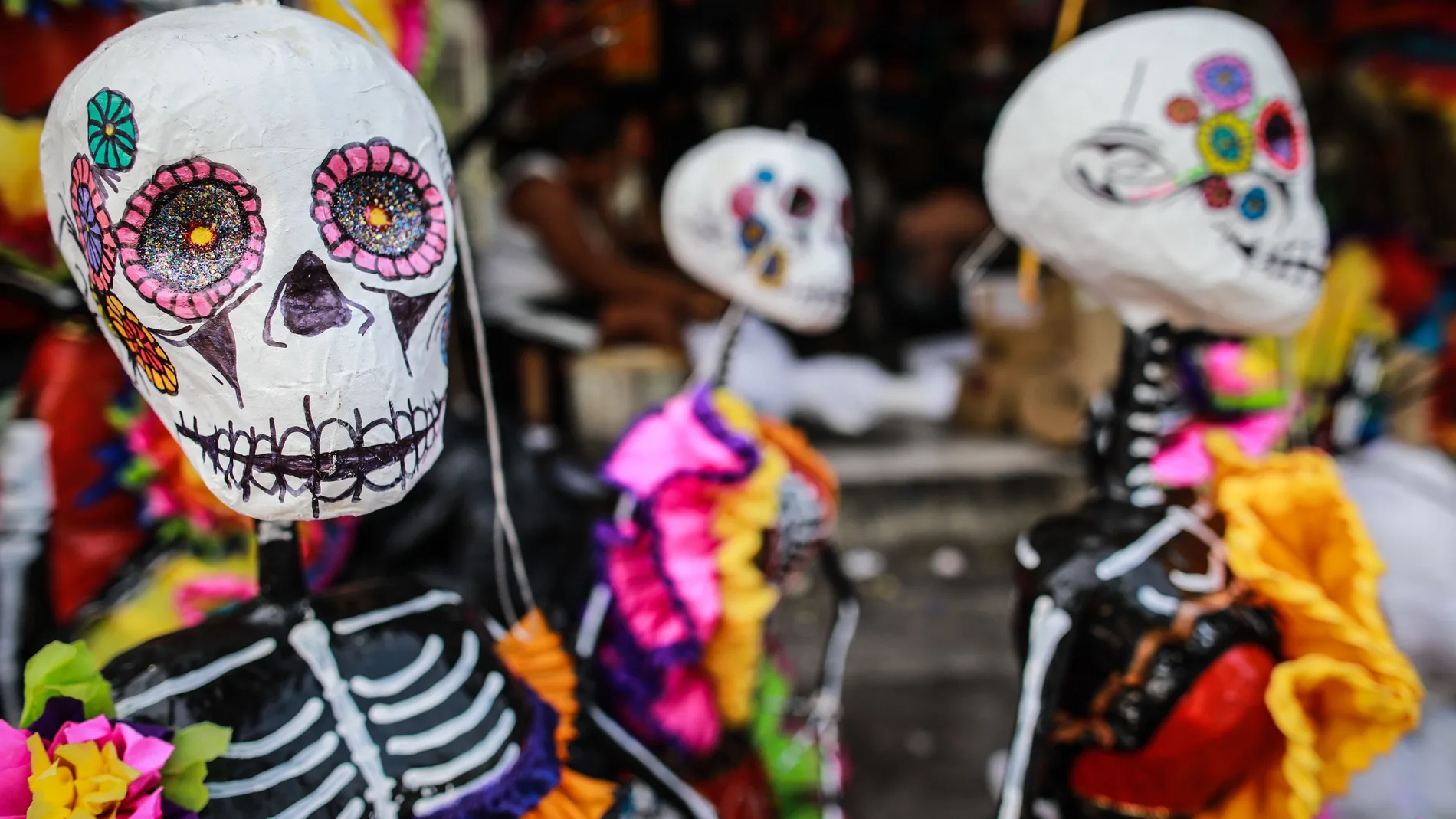 Piñatas para las festividades del día de muertos, el 17 de octubre de 2020, en el balneario de Acapulco en el estado de Guerrero (México)