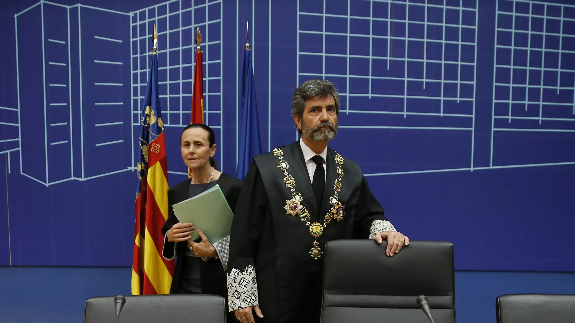La presidenta del TSJ valenciano, Pilar de la Oliva, junto al presidente en funciones del Consejo General del Poder Judicial, Carlos Lesmes, en una imagen de archivo.