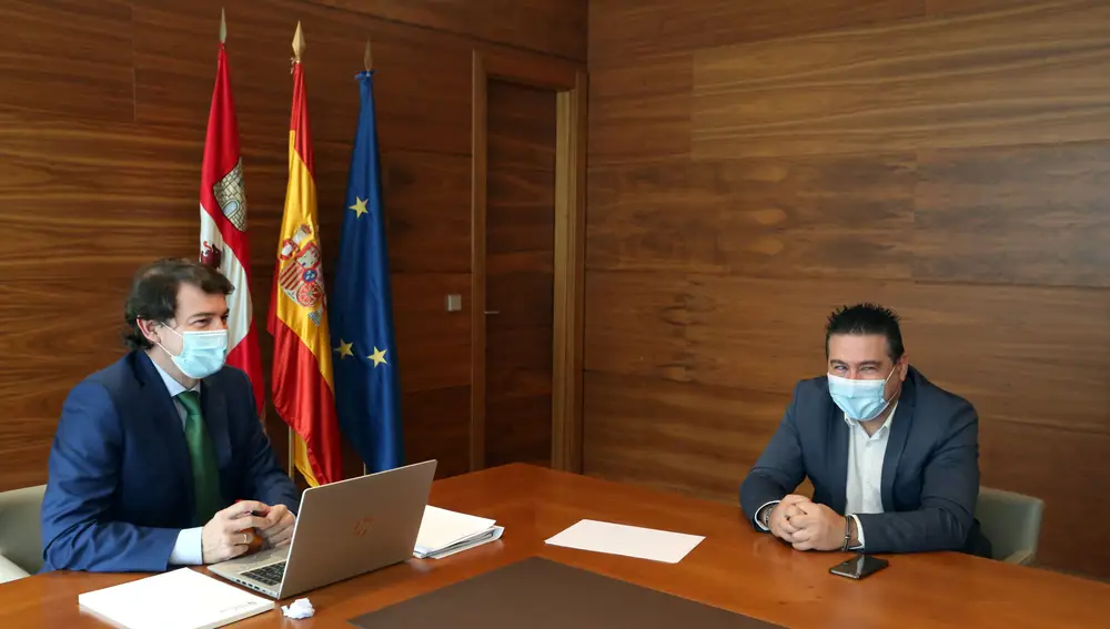 Luis Mariano Santos junto a Alfonso Fernández Mañueco