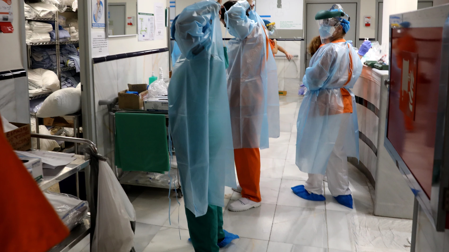 Entramos en la unidad de Neumología del hospital más grande de España, la Zona Cero de la segunda ola de la pandemia