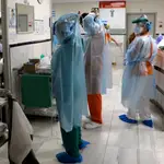 Entramos en la unidad de Neumología del hospital más grande de España, la Zona Cero de la segunda ola de la pandemia