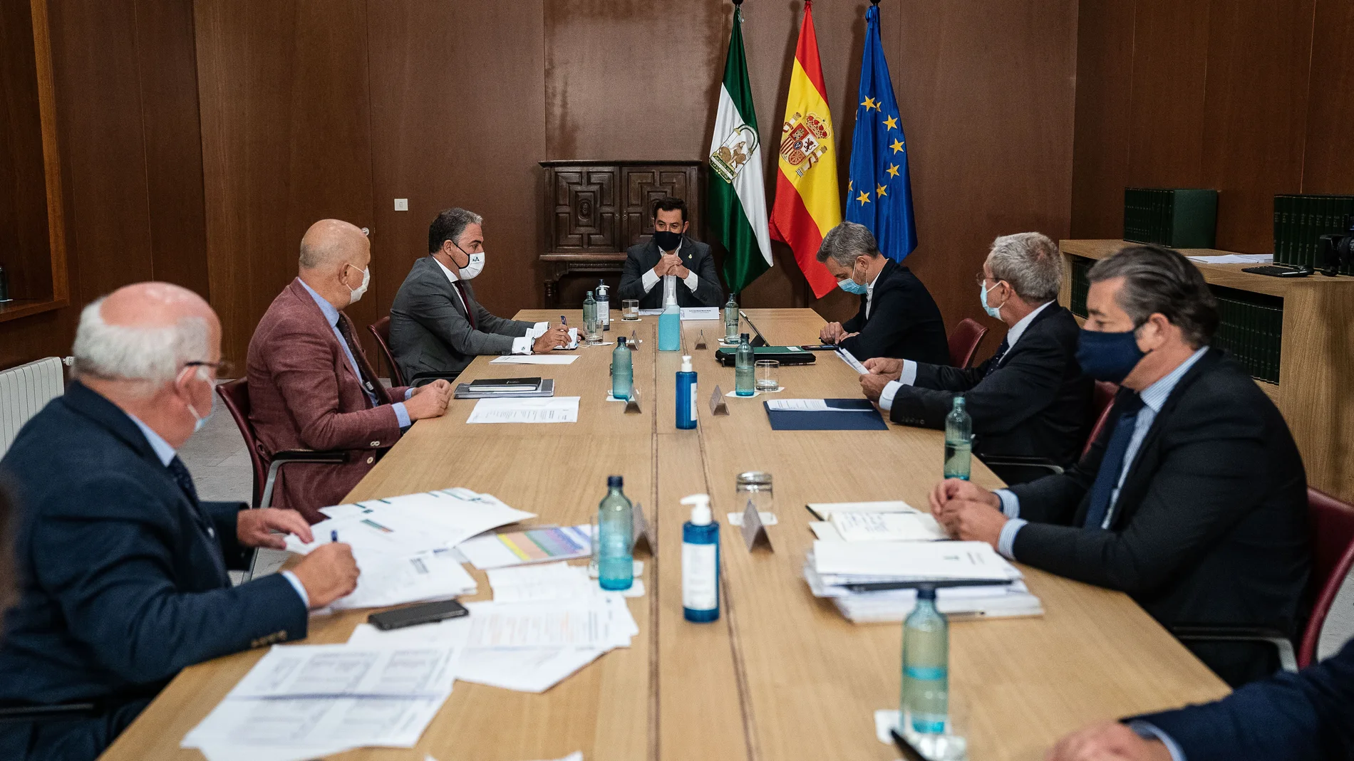 Reunión del Comité de Alertas presidido por el jefe del Ejecutivo andaluz, Juanma Moreno