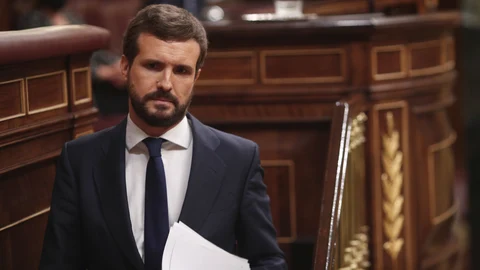El presidente del PP, Pablo Casado, tras su intervención durante la segunda sesión del pleno en el que se debate la moción de censura