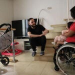 La familia ha gastado dinero para adaptarse a la nueva situación
