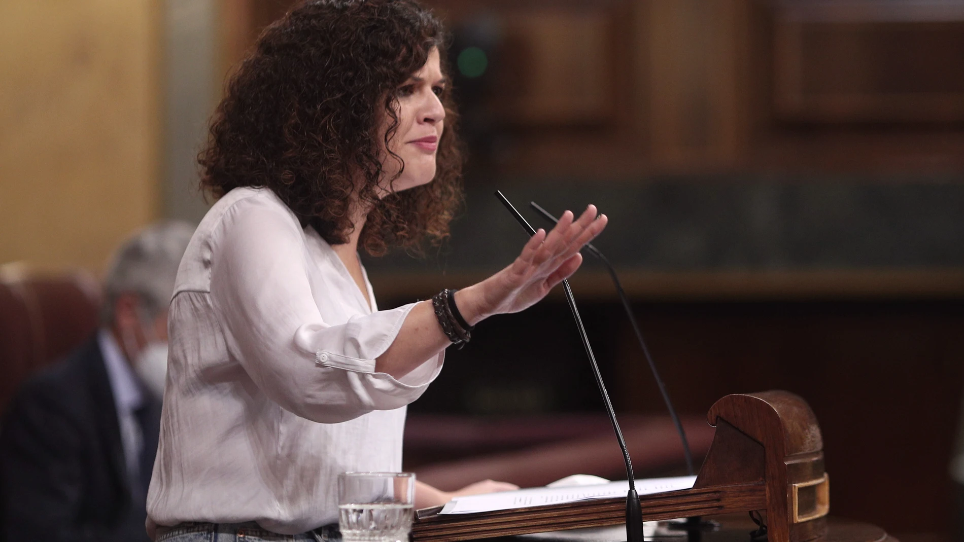 La portavoz adjunta de Unidas Podemos en el Congreso, Sofía Castañón, interviene durante la segunda sesión del pleno en el que se debate la moción de censura planteada por Vox, en el Congreso de los Diputados